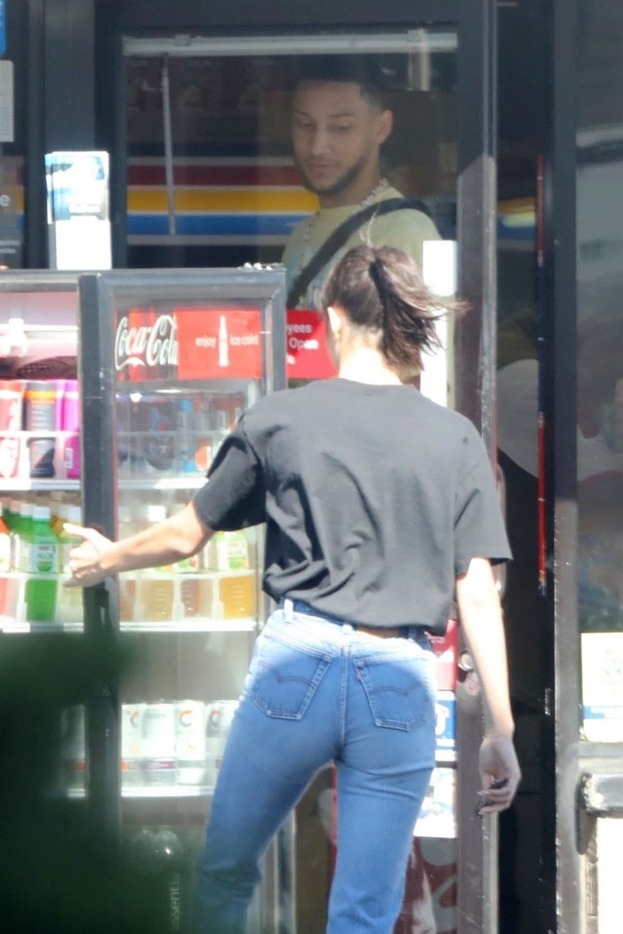 Pero parecería que Tinashe, de 25 años, no demoró en superar el desamor y ha continuado su vida con 
<b><a href="https://www.univision.com/entretenimiento/los-exes-de-kendall-jenner-y-su-nuevo-amor-estuvieron-de-fiesta-y-ahora-todo-es-un-enredo-fotos">fiestas</a> </b>incluídas.