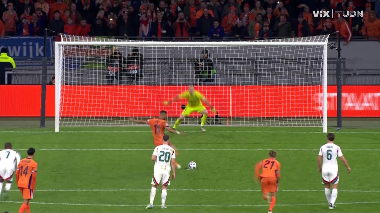 ¡Cae el segundo de Países Bajos! Gakpo cobra el penal de forma excepcional