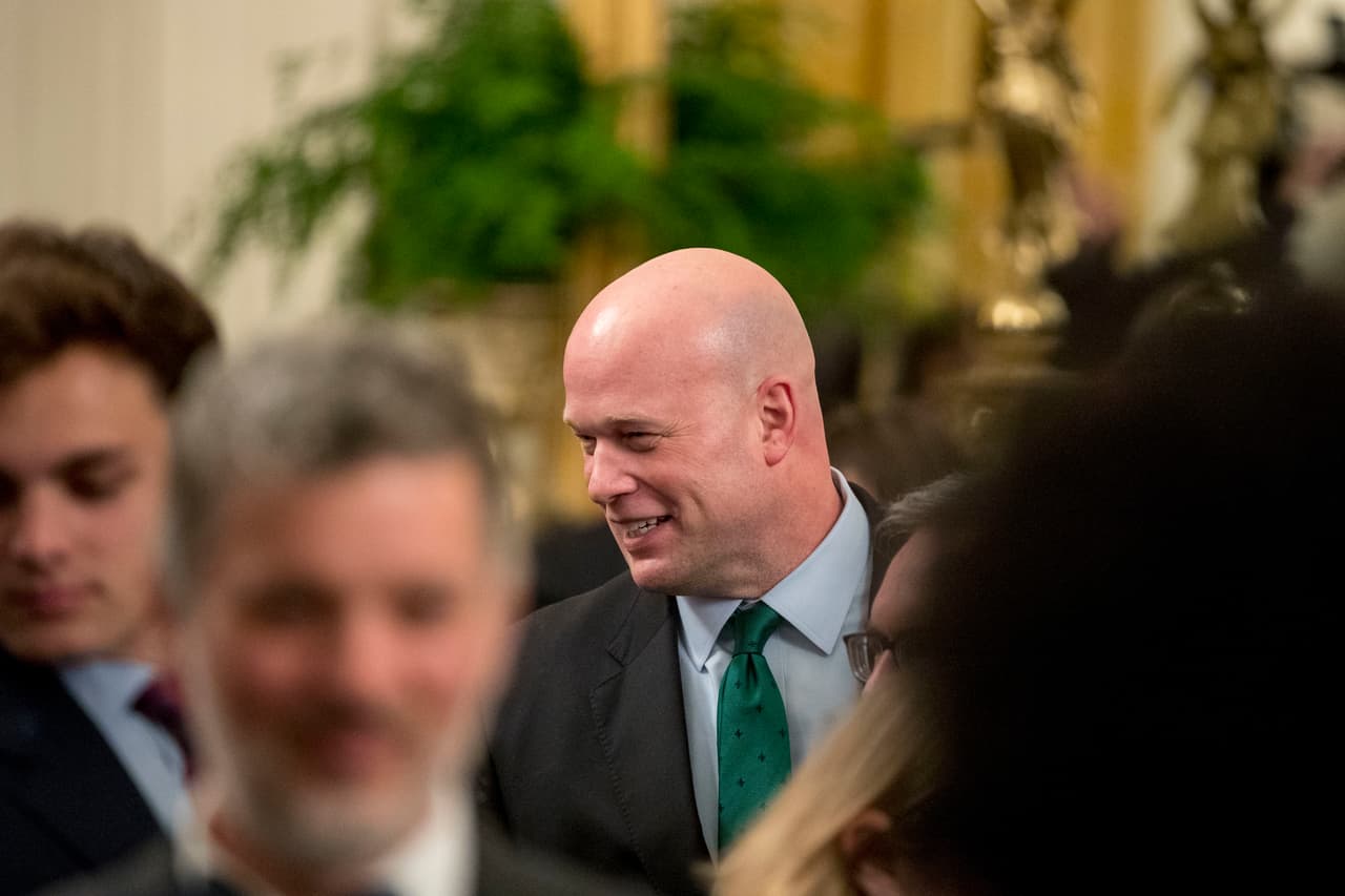 ¿Cuál es el problema con Matt Whitaker, el fiscal general interino que nombró Trump?