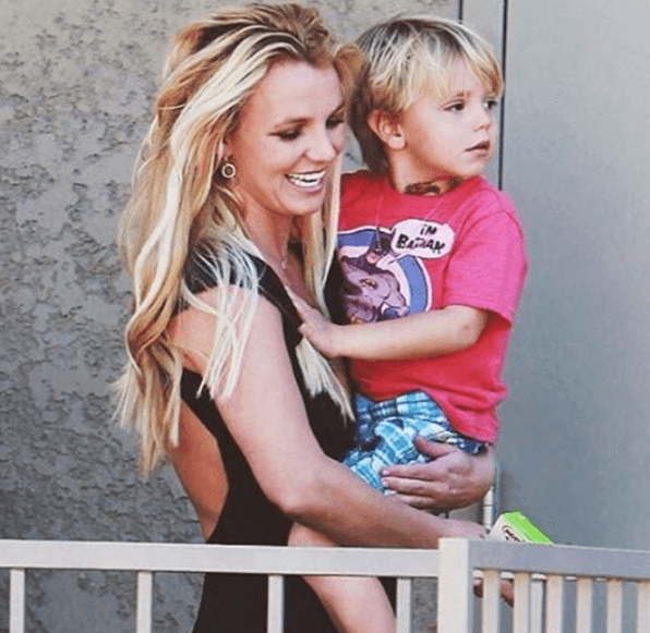 Fue el 14 de septiembre de 2005 el día que Britney Spears dio a luz a su primer hijo: Sean Preston.