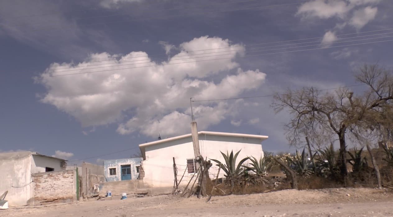 Como estaba hace un año, la señal de telefonía celular no llegan aún a la comunidad. Cuando se llevó a cabo la fiesta de Rubí, algunos vecinos de la zona rentaban su señal de internet para que los asistentes pudieran mantenerse comunicados.