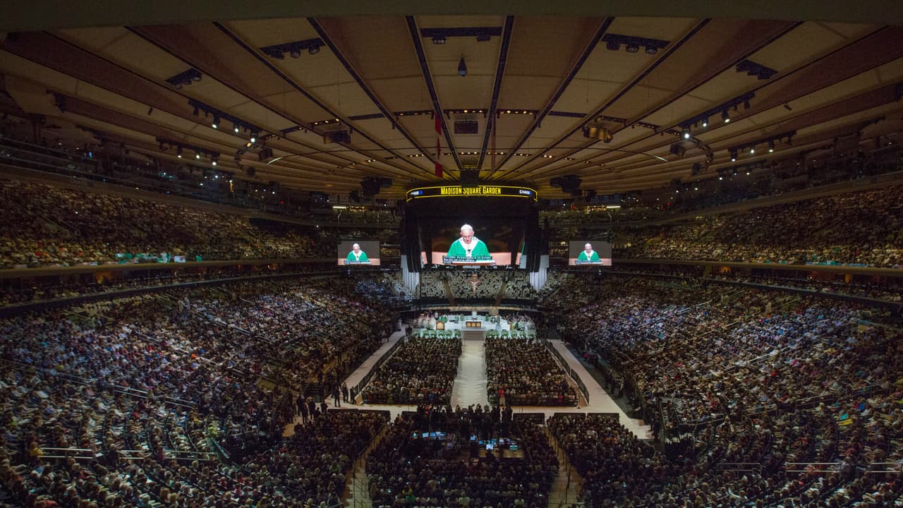 En un momento histórico, el Papa Francisco estuvo frente a 25 mil personas creyentes y no creyentes para dar un mensaje de paz.