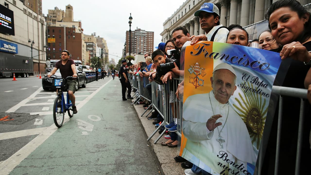 La fila para los que esperaban entrar al Madison cubría 7 cuadras.
