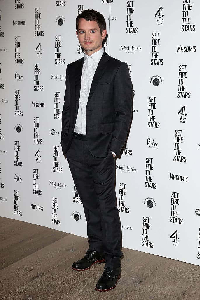 Como todos los adolescentes del mundo, han de vérselas con unos padres que no los entienden, con unos profesores que los subestiman y, además, con sus activas hormonas. Lo que ignoran es que están a punto de enfrentarse con algo que nunca podrían haber imaginado.
<br>