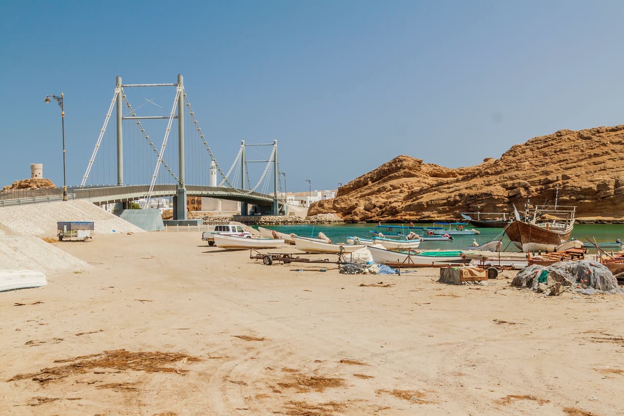 <b>Puesto 21. Sur, Omán</b>
<br>
<br>Temperatura promedio anual: 86.4 grados Fahrenheit (30.2 grados centígrados).
<br>
<br>Mes más caliente del año: junio (97.7 grados Fahrenheit o 36.5 grados centígrados en promedio).
<br>
<br>Mes más caluroso de la última década: mayo de 2012 (100.5 grados Fahrenheit o 38 grados centígrados en promedio).
<br>