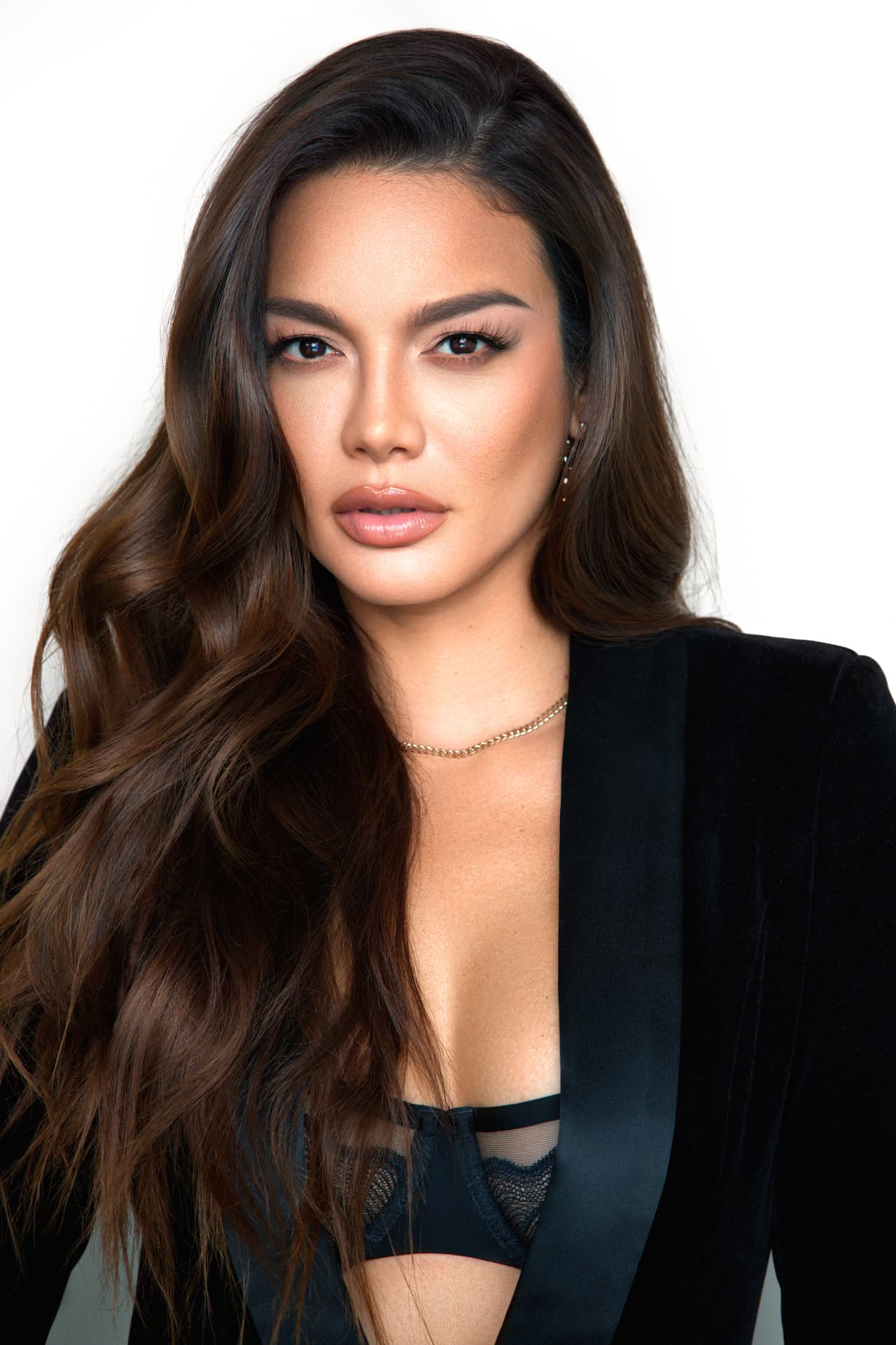 <h2 class="cms-H2-H2"><b>Zuleyka Rivera</b></h2>
<br>Otra exitosa mujer puertorriqueña que se unirá a esta fiesta de la música latina; es modelo, presentadora, actriz, empresaria y una de las pocas personas en el mundo que puede presumir haber ganado el certamen de belleza Miss Universo.