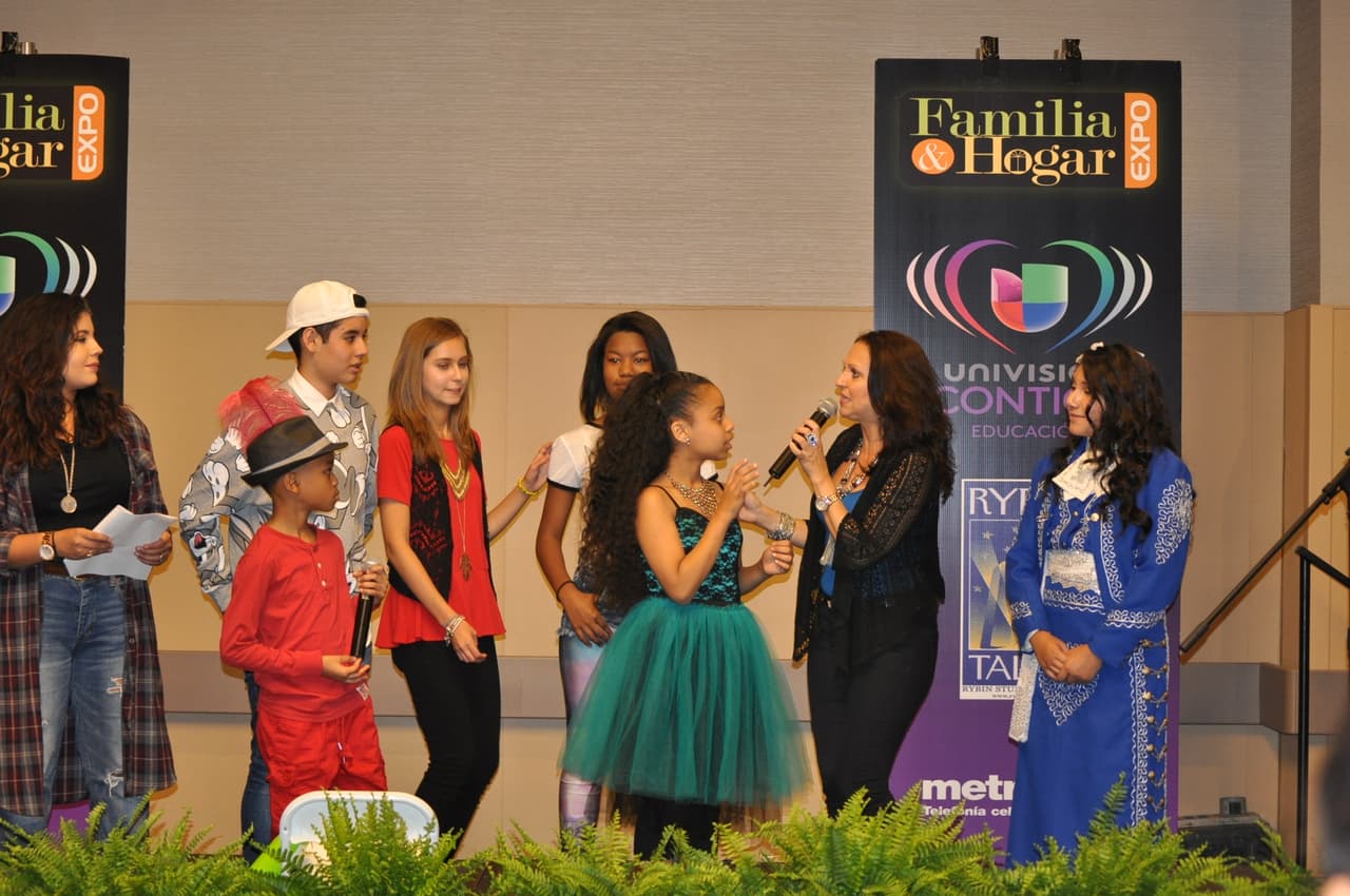 Sonrisas, premios y muchos regalos fueron compartidos entre el talento y las familias que año tras año hacen de este gran evento uno de los más esperados.