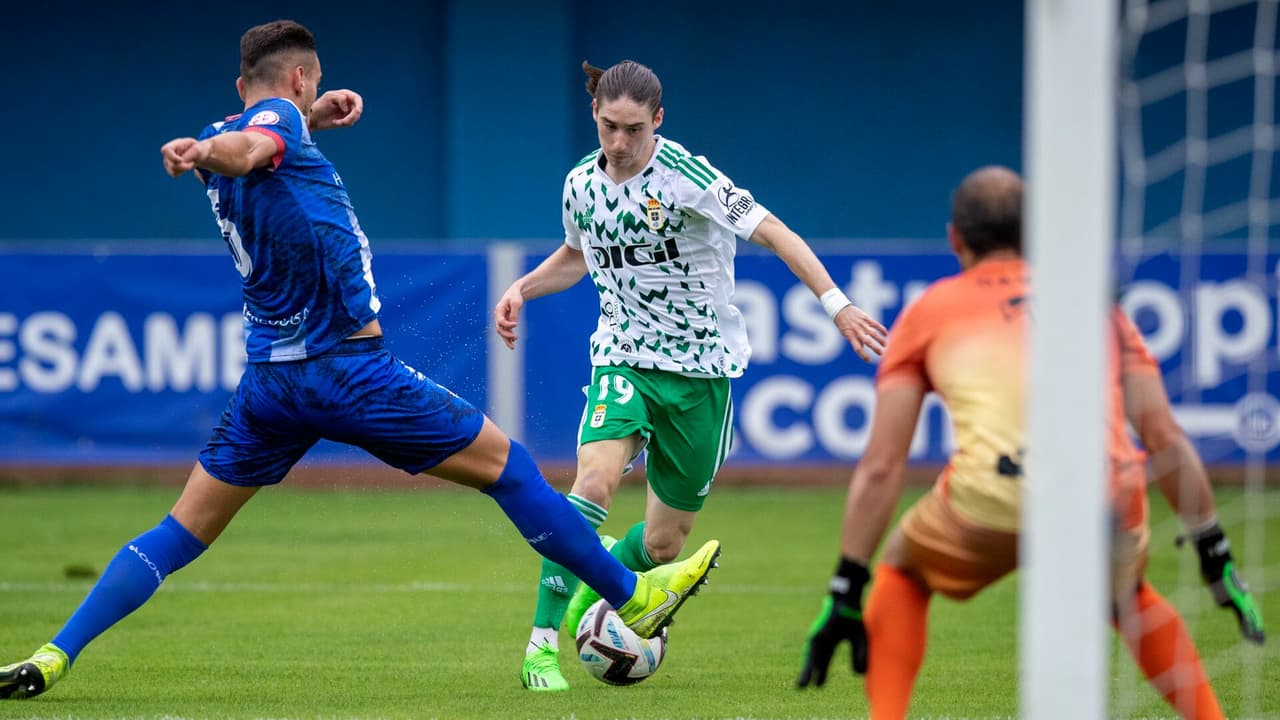  Flores y Aceves participan en primer triunfo de Real Oviedo