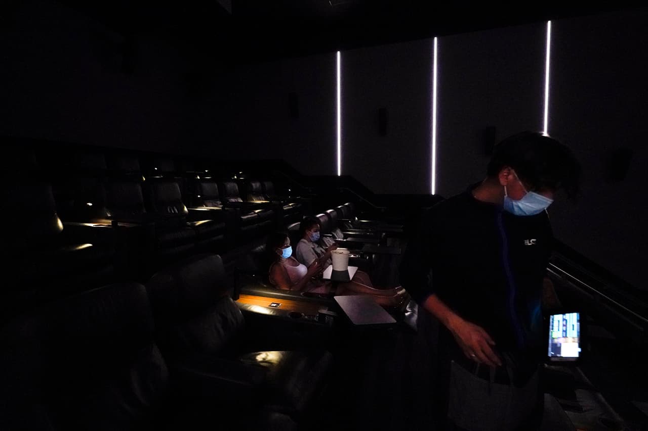 La empresa dijo que el cierre es temporal, pero no ha anunciado una fecha cuando anticipa poder reabrir sus cines.