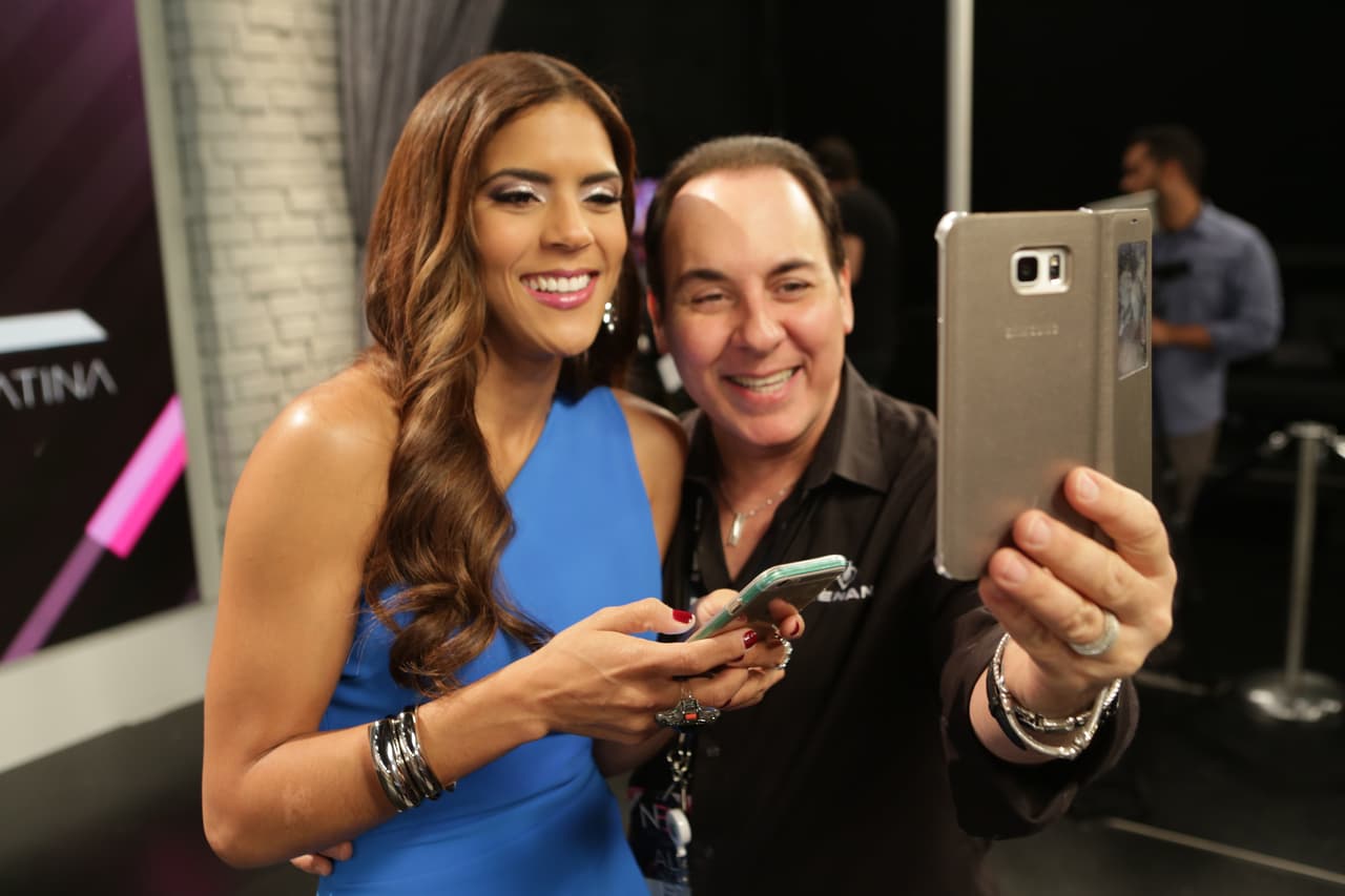 Cada domingo las bellas nos sorprenden con sensuales looks e inesperadas visitas en el backstage. Chequea sus mejores fotos detrás de cámara aquí: