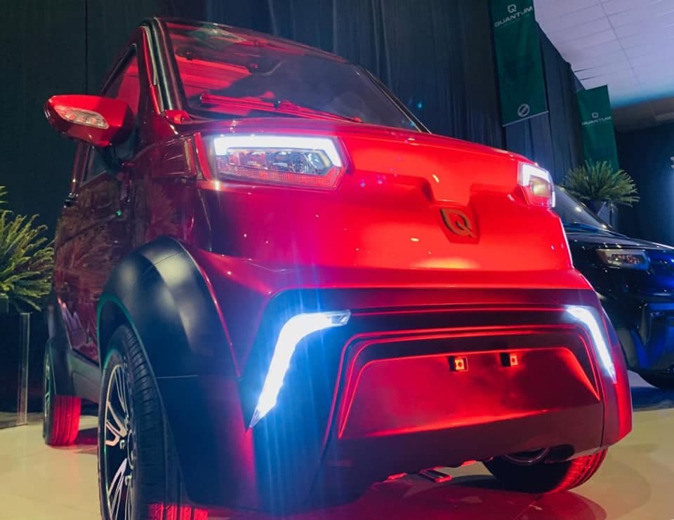 Ambos modelos miden 2.50 metros (8.20 pies) de largo, 1.20 metros (3.93 pies) de ancho y 1.48 (4.85 pies) metros de alto. El E2 tiene un peso de 420 kilogramos (190.50 libras), mientras que el E3 es de 460 kilogramos (208.65 libras).