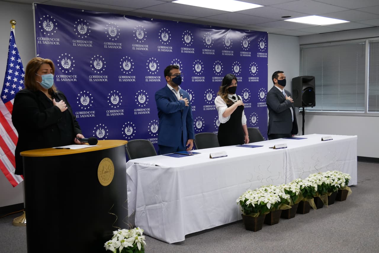 Para los salvadoreños se abre una oficina de entrega inmediata del Documento Único de Identidad (DUI) en Dallas