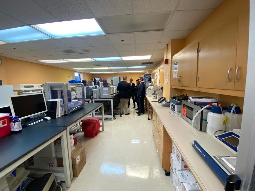 “Llamen a un centro de salud estatal antes de ir al hospital”: gobernador de Florida a quienes sospechen tener coronavirus