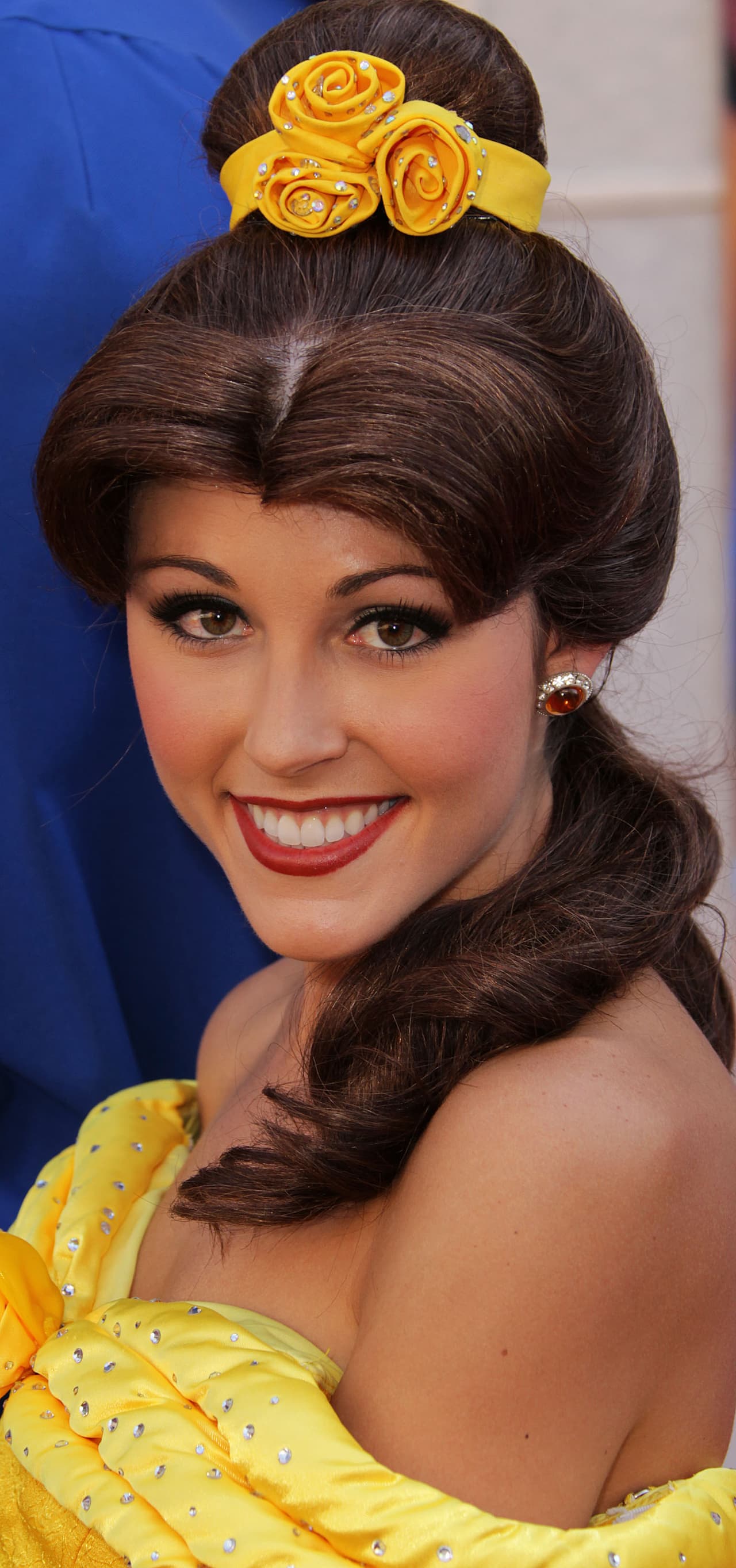 Todos sabemos quién es Bella, la protagonista de la cinta 'La Bella y La Bestia', a quien los habitantes del pueblo conocen por dedicar la mayor parte de su tiempo a la lectura.