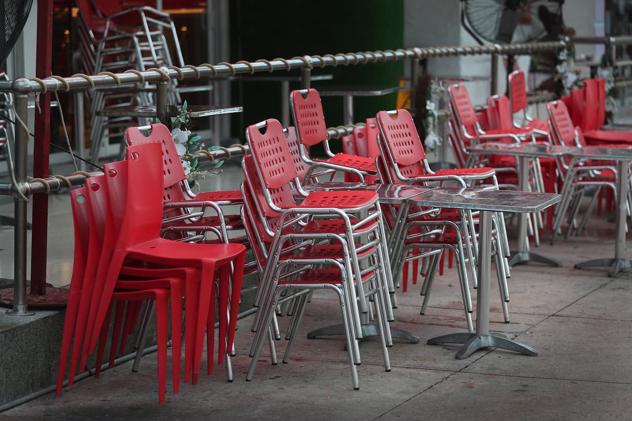 Recomendaron quitar toda la decoración del patio de su casa y del balcón de su apartamento. 
<br>