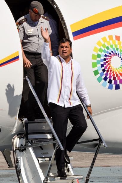 Correa se unió así físicamente este lunes a la ola de solidaridad de varios mandatarios de América Latina preocupados por el rebrote del tumor cancerígeno que se le descubrió a Chávez en 2011.