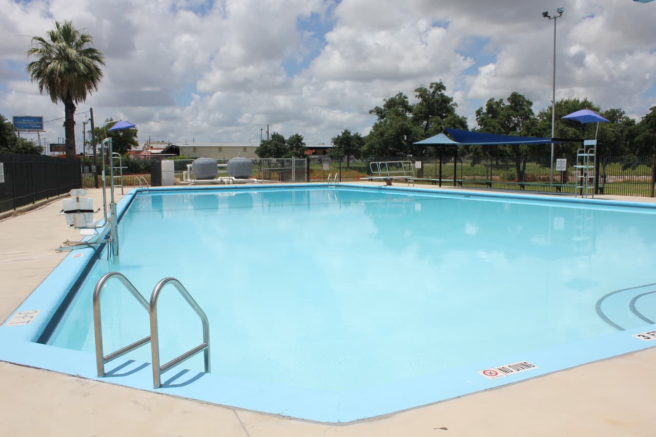 <a href="https://www.sanantonio.gov/ParksAndRec/Parks-Facilities/All-Parks-Facilities/Pools" target="_blank">Cuatro piscinas estarán abiertas los días de semana y las seis piscinas estarán abiertas los fines de semana. </a>