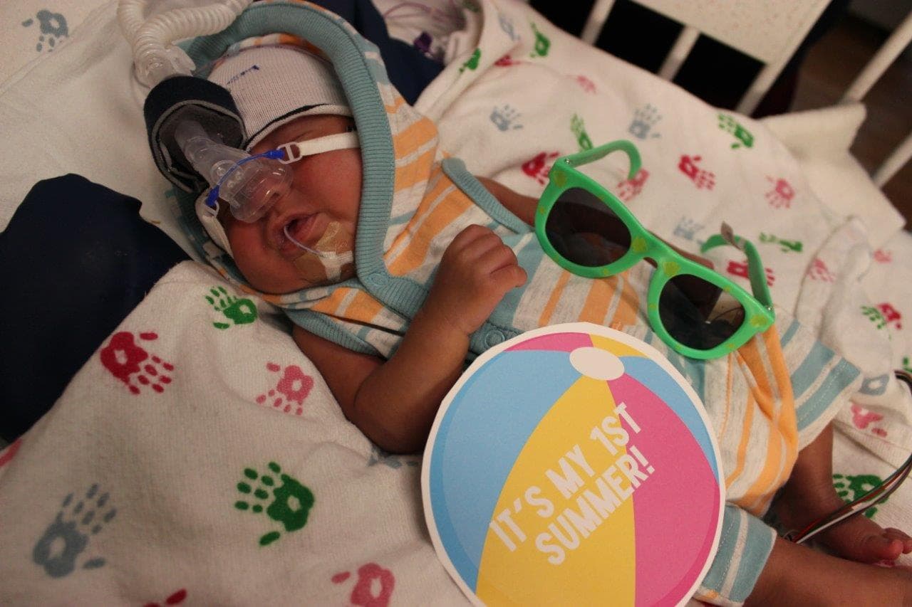 La especialista comentó a 
<b><a href="https://www.univision.com/temas/univision-chicago">Noticias Univisión Chicago</a></b> que la idea se llevó a cabo por los padres. "Los padres de NICU parents constantemente muestran su resiliencia y siempre están haciendo lo mejor dentro de una situación difícil, la cual es NICU", manifestó Zilles.