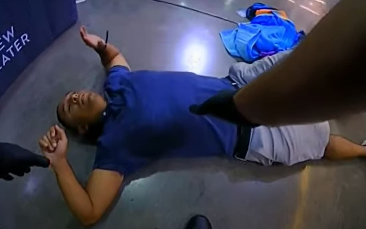 Policía que mató a un hombre con discapacidad en un Costco es acusado de homicidio involuntario 