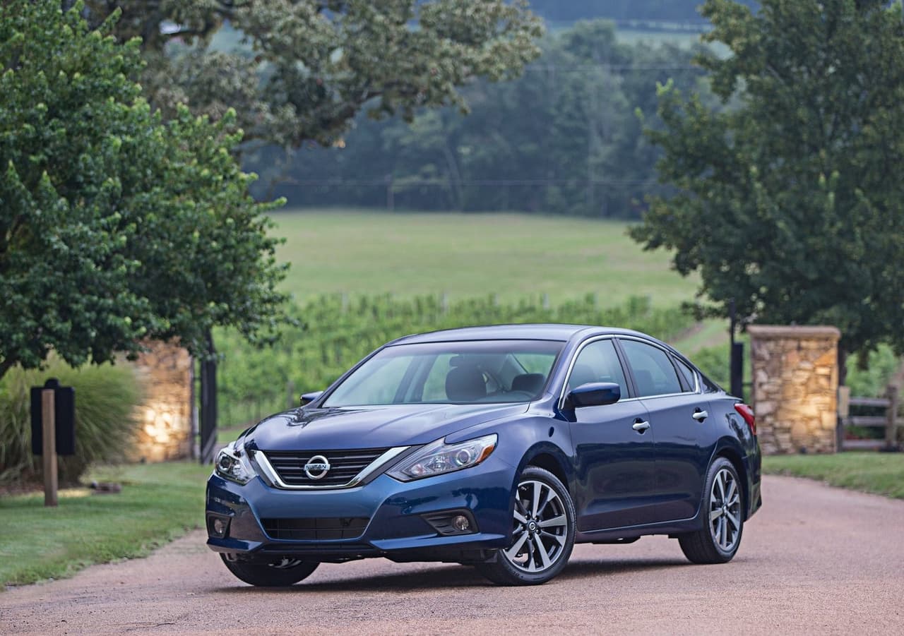 En la 
<b>sexta posición</b> se encuentra el 
<b>Nissan Altima</b> con 
<b>13,355 unidades robadas</b> en 2019. Para este modelo, la edición preferida por los amigos de lo ajeno fue la de 2015 con 1,349 unidades reportadas.