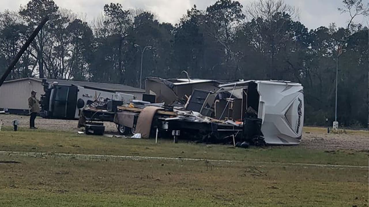 Para este domingo se pronostican 
<a href="https://www.univision.com/local/houston-kxln/tiempo-houston-pronostico-frente-frio-domingo">más lluvias</a> por el paso de un frente frío.