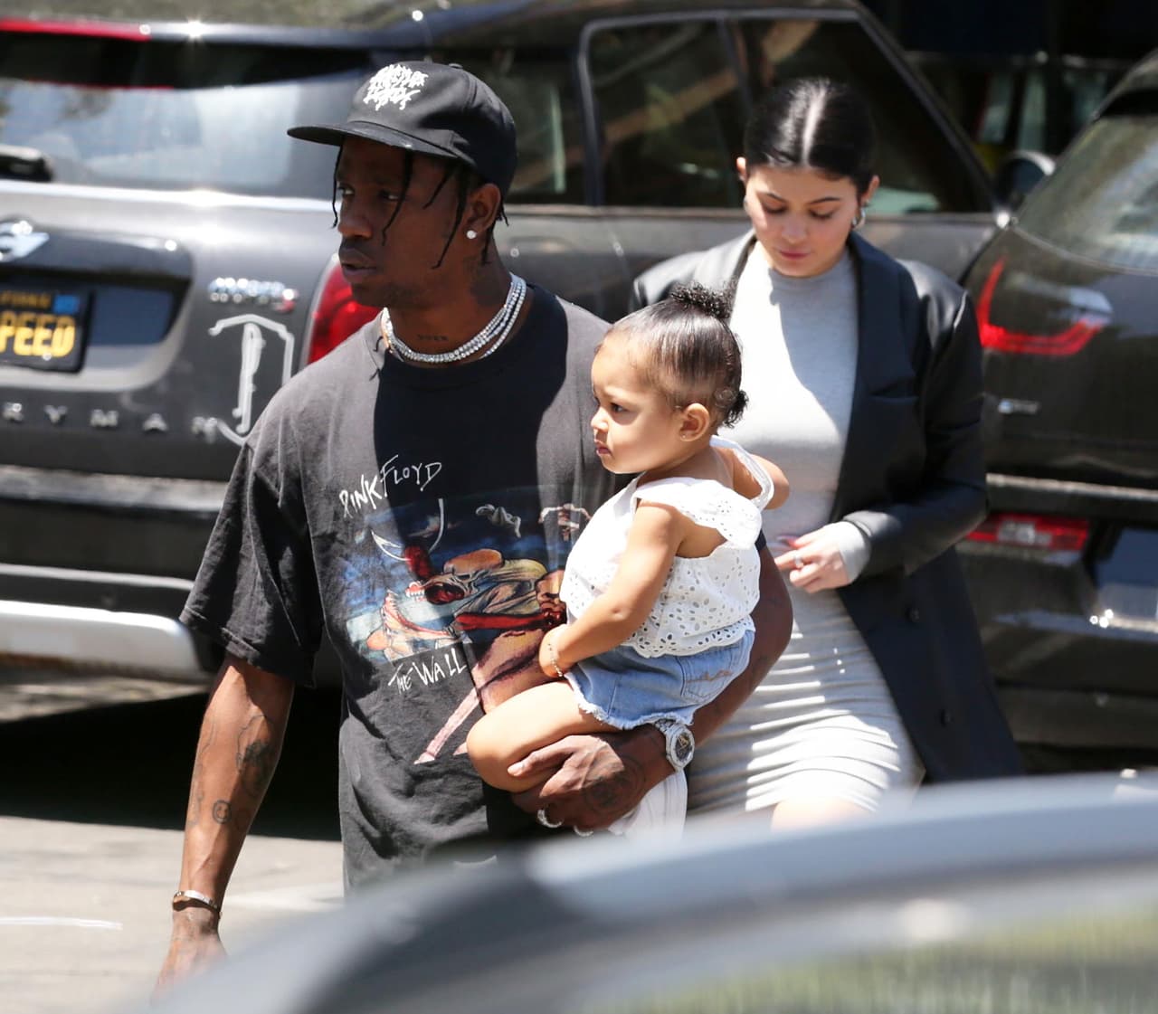 "En este punto, no hay abogados
<b> </b>ni desagradables disputas sobre cómo 
<b><a href="https://www.univision.com/entretenimiento/kylie-jenner-planifica-el-cumpleanos-de-stormi-con-siete-meses-de-anticipacion" target="_blank">dividirán el tiempo con su hija</a></b> Stormi", se informa en dicho sitio de noticias.