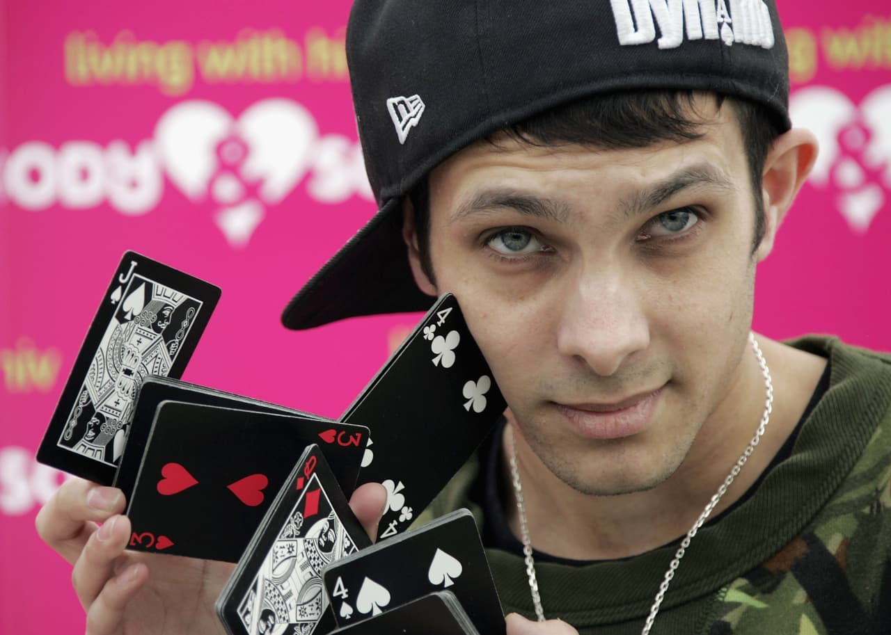 Steven Frayne, mejor conocido como el mago 
<b>Dynamo</b>, ha dejado con la boca abierta al público al levitar en el aire, salir de una pared acuática o cambiar de tamaño.