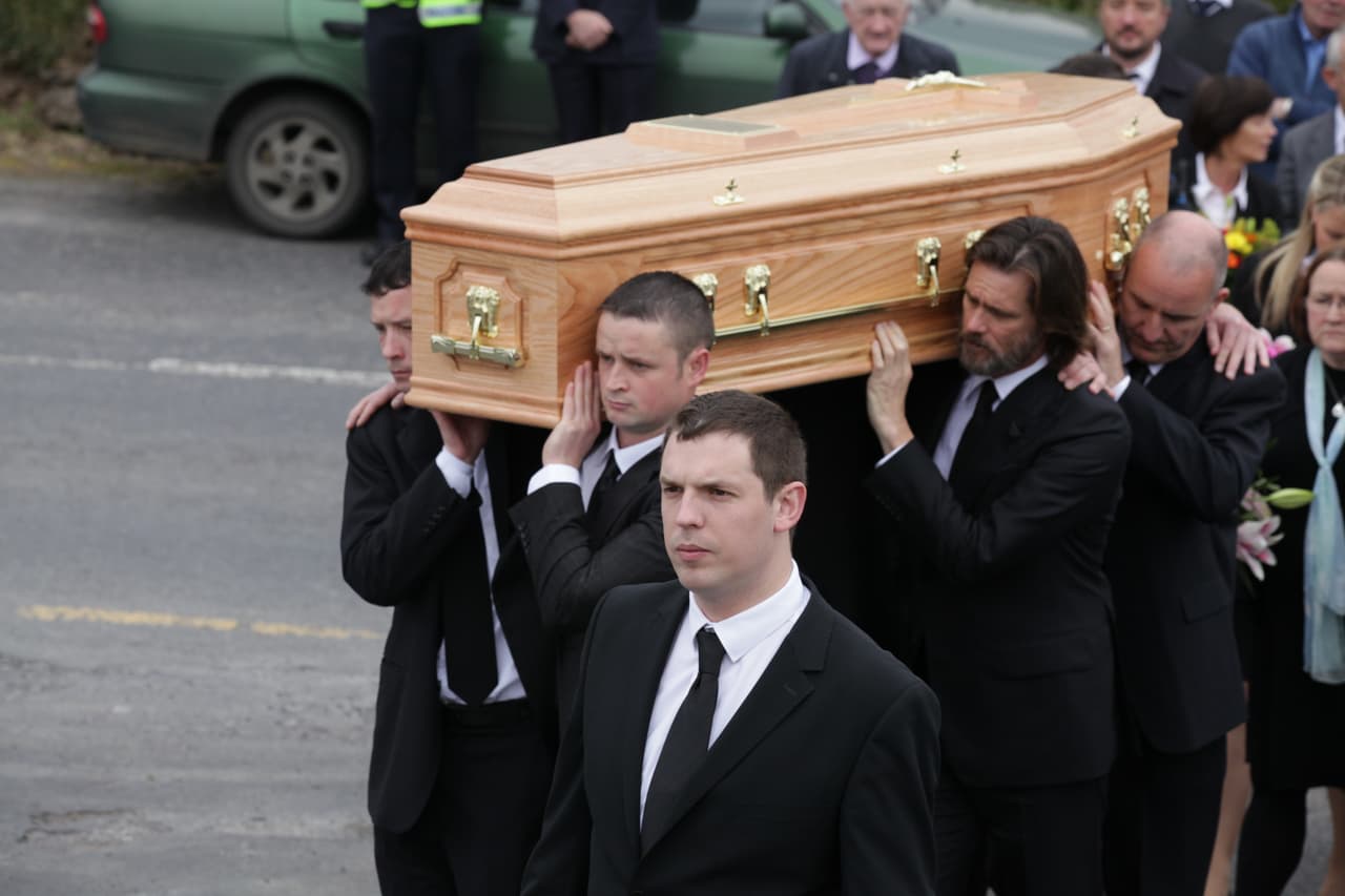 Jim Carrey en el funeral de Cathriona White