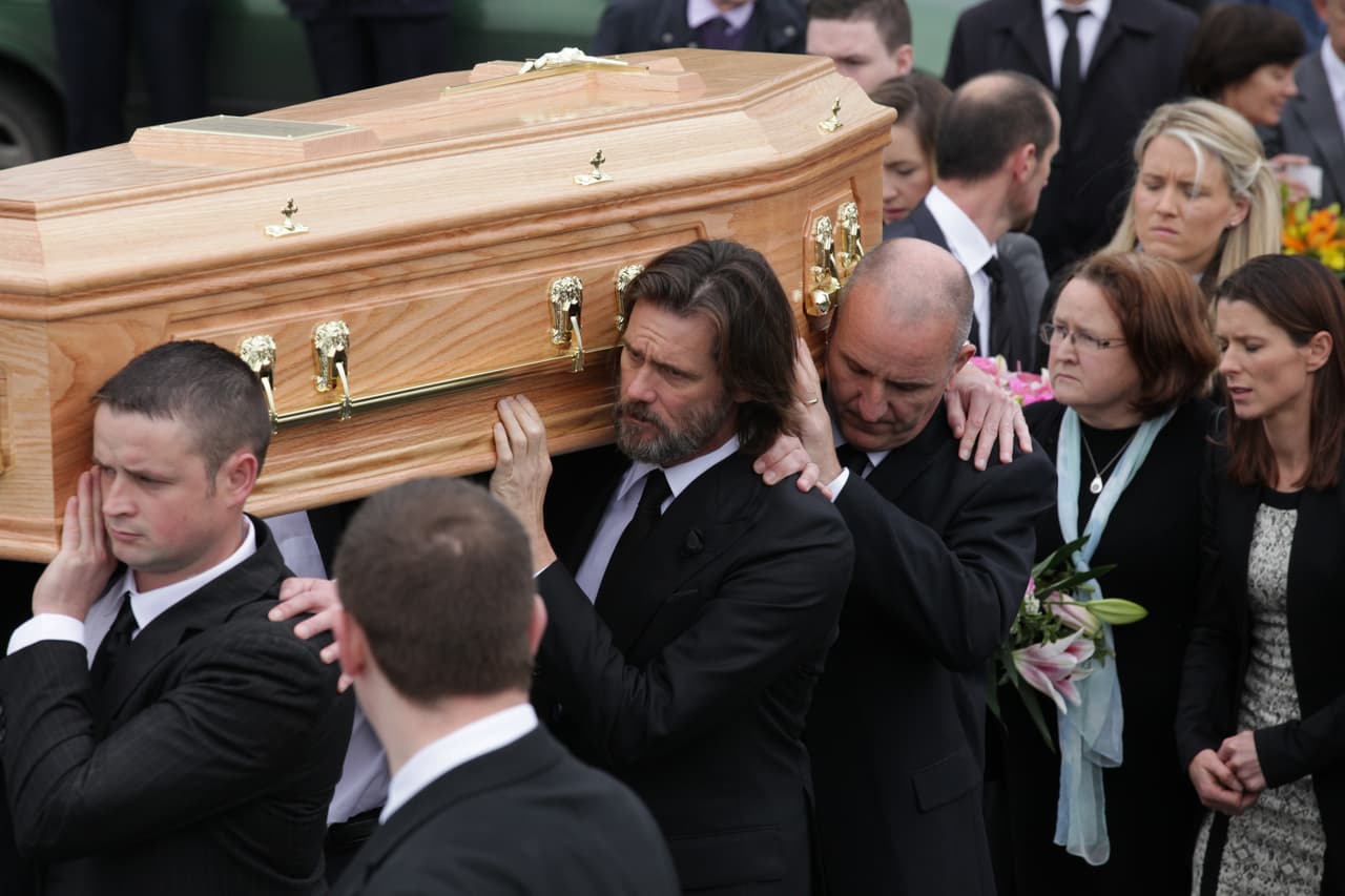 Jim Carrey en el funeral de Cathriona White
