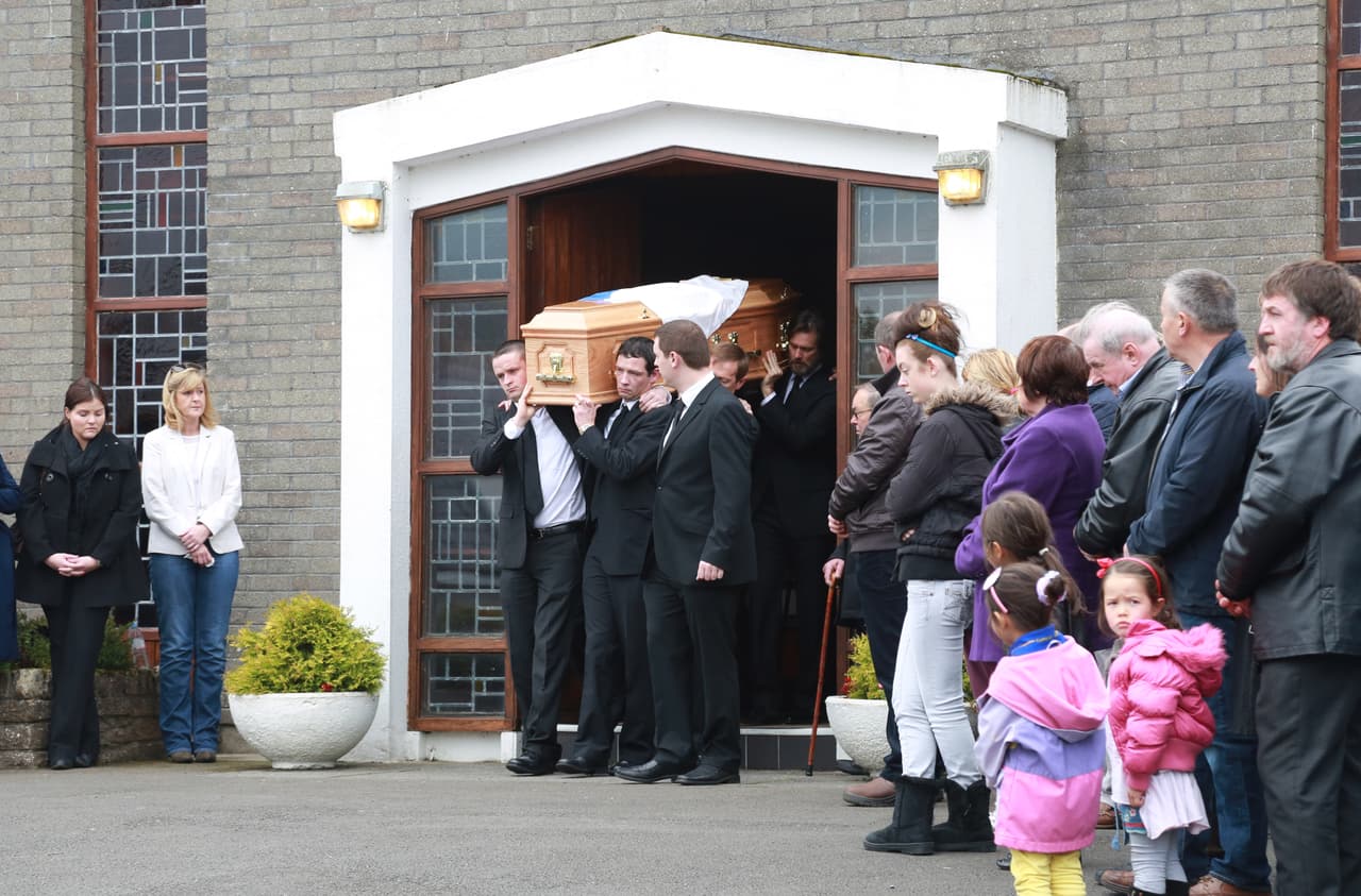 El funeral de Cathriona White se realizó en Irlanda.