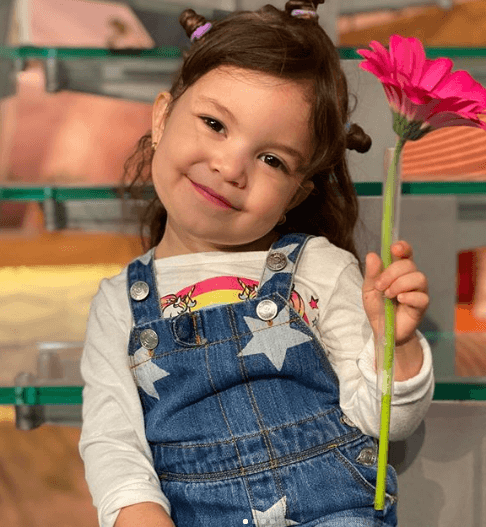 Por su talento en el baile es, ahora, una de las niñas más famosas en Internet, que hasta el propio Chayanne compartió el video con el siguiente mensaje: "La música no tiene edad. Miren a esta ternura".