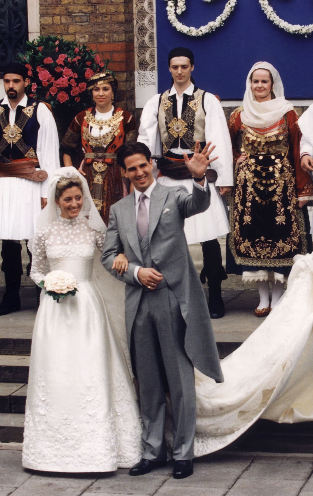 <b>1995 - Marie Chantal Miller and Paul of Greece</b>
<br>Known for her 
<a href="http://www.revistavanityfair.es/realeza/articulos/aniversario-boda-real-marie-chantal-pablo-grecia-estefania-de-monaco-daniel-ducruet/21085">love of luxury</a>, the US jet-setter chose a splendid (and pricey) Valentino design that took four months, twelve types of lace and 25 persons to make.