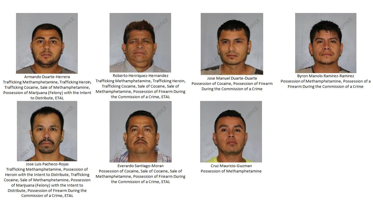 Los detenidos fueron identificados como Armando Duarte-Herrera, José Manuel Duarte-Duarte, Roberto Henríquez-Hernández, Cruz Mauricio Guzmán, Jose Luis Pacheco-Rojas, Byron Manolo Ramírez-Ramírez, y Everardo Santiago-Morán, informó este martes la
<a href="https://www.hallcounty.org/168/Sheriffs-Office" target="_blank">Oficina del Alguacil del condado de Hall</a>.