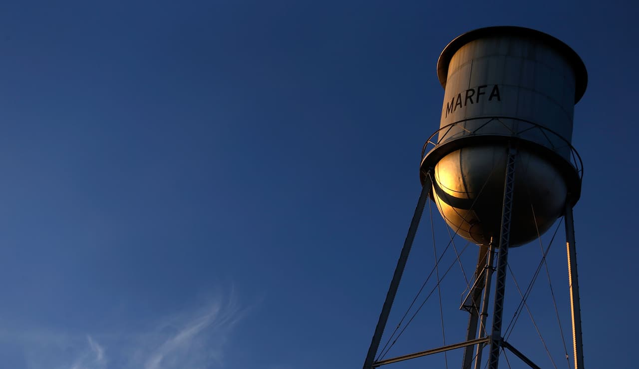 Los granjeros, americanos nativos, jóvenes de preparatorias y meteorólogos dicen haber visto estas luces en el horizonte al sureste del pueblo, un área que esta casi deshabitada y difícil de atravesar. Hasta ahora no se ha podido qué causa el fenómeno.