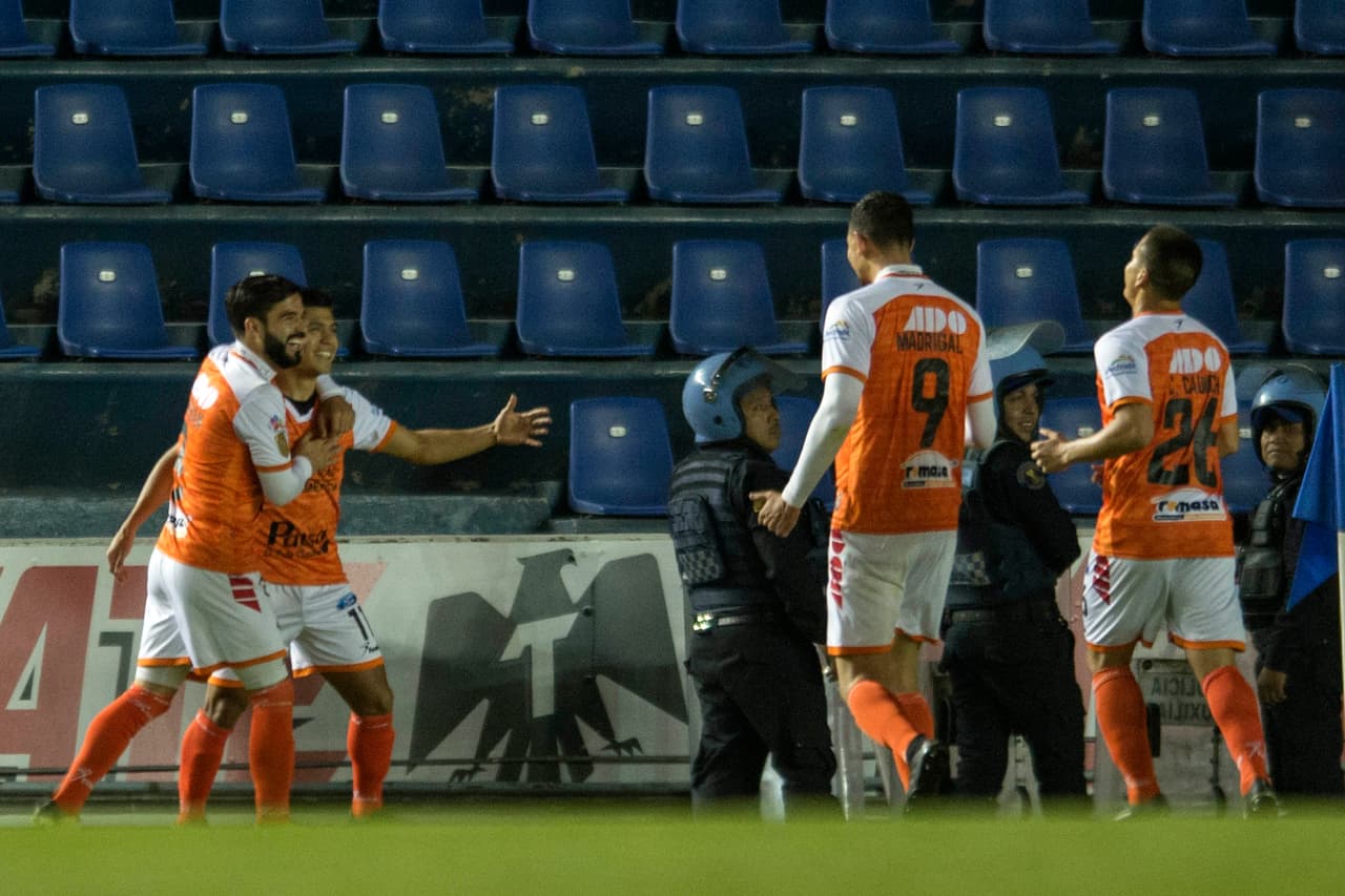 Como una pesadilla en un estadio casi vacío, Alebrijes vencía a Cruz Azul en su propia casa.