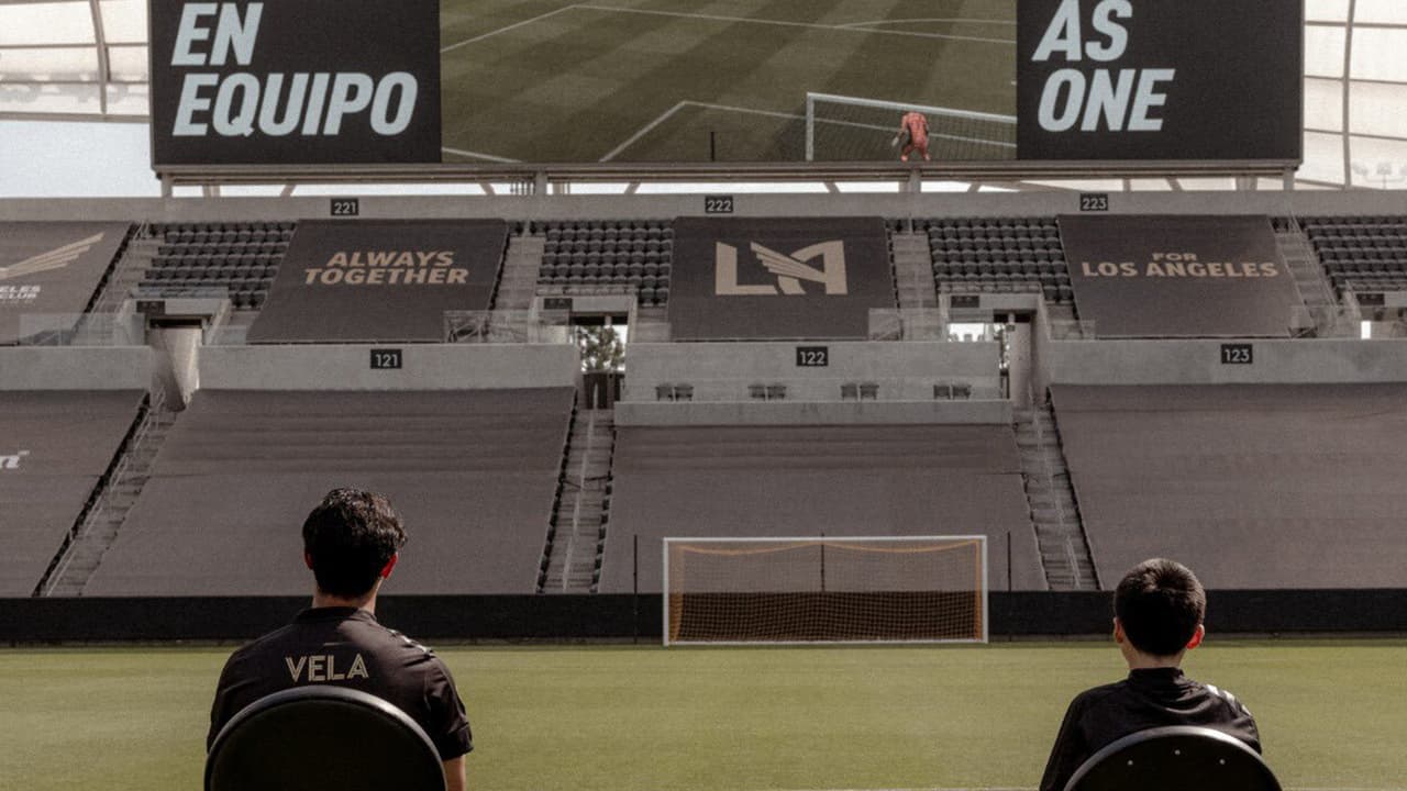 Carlos Vela comparte imágenes de su estreno como actor 