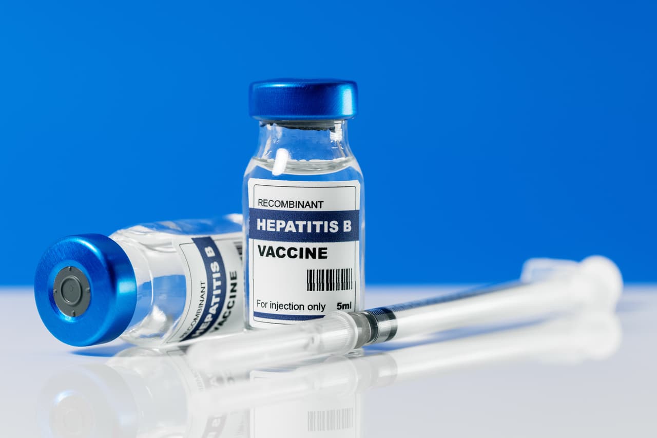 Vacuna contra la hepatitis B para recién nacidos casi ha eliminado las infecciones infantiles en EEUU