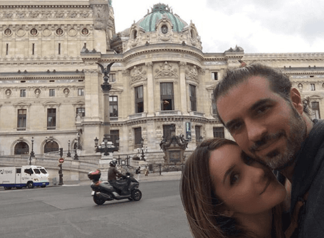 Con frecuencia el productor de cine ha aprovechado sus redes sociales para publicar imágenes junto a su famosa novia.