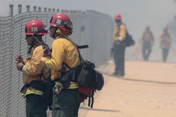 El incendio ha sido combatido por 550 bomberos con 30 camiones cisterna y una avioneta.