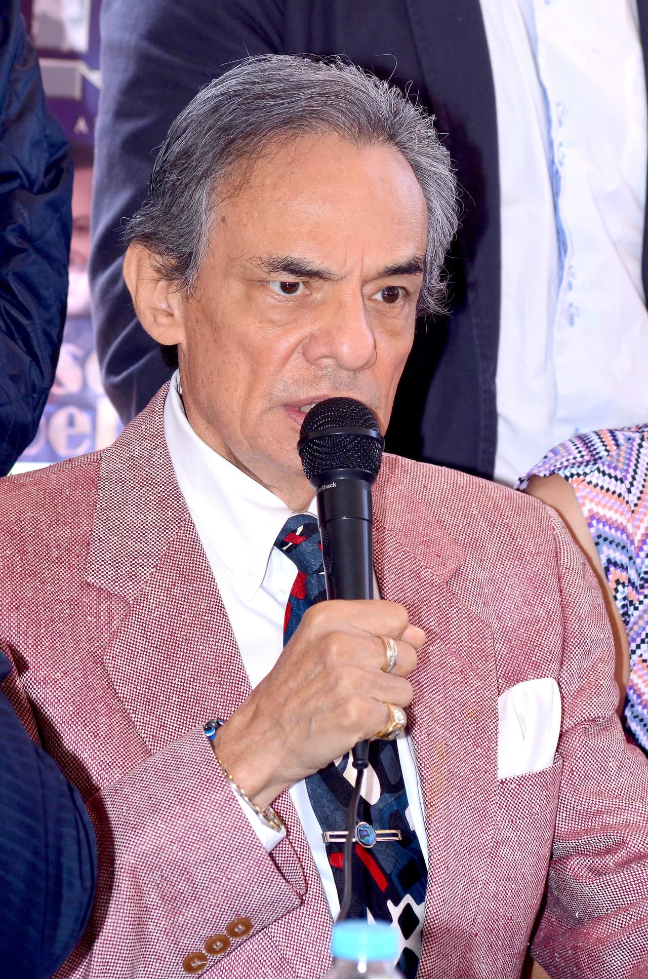 A la fecha, sigue siendo un misterio el estado de salud del legendario cantante 
<b><a href="https://www.univision.com/temas/jose-jose" target="_blank">José José</a></b>, pero hay alguien que ya pudo visitarlo y platicar con él.