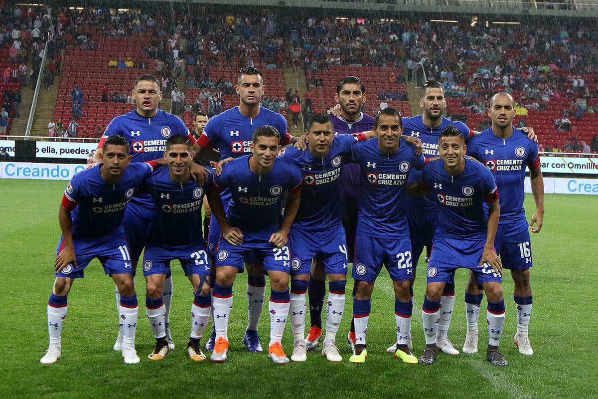 Los jugadores de Cruz Azul posan antes del inicio del juego por la jornada 2 del Apertura 2018.