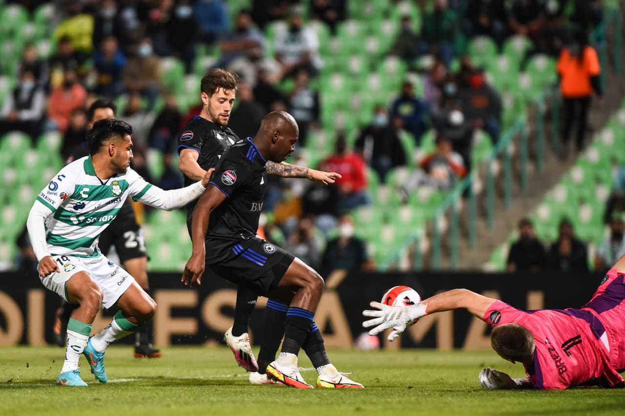 Jesús Otero sorprende al minuto 88, marca el único tanto del encuentro y la da la ventaja a Santos en los octavos de final tras vencer 1-0 al CF Montreal.