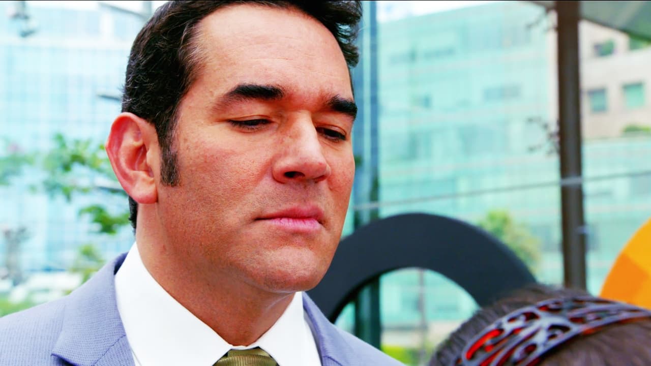 Sí, tú sabes muy bien que le pone el cuerno a doña Beatriz... ¡y con Sandra!.