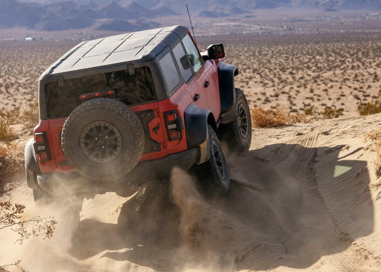 Ford recientemente presentó a la nueva integrante en su familia de SUVs: la Ford Bronco Raptor 2022.
