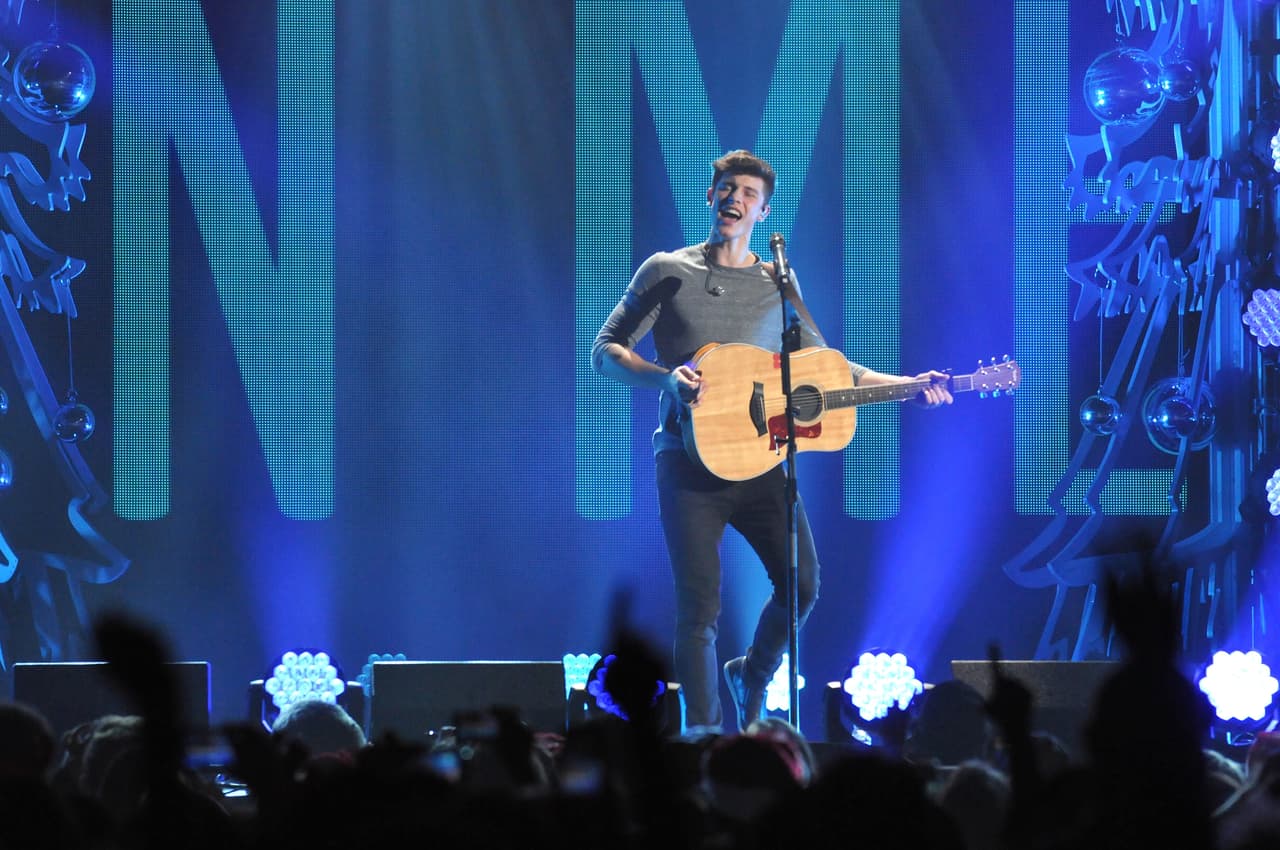 El chico ha sabido conquistar a miles por Internet y en sus presentaciones siempre es una sensación.