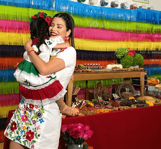 "¿Por qué crecen los hijos tan rápido?", se preguntó nuestra conductora, mientras deseaba vivir "abrazos eternos como este".