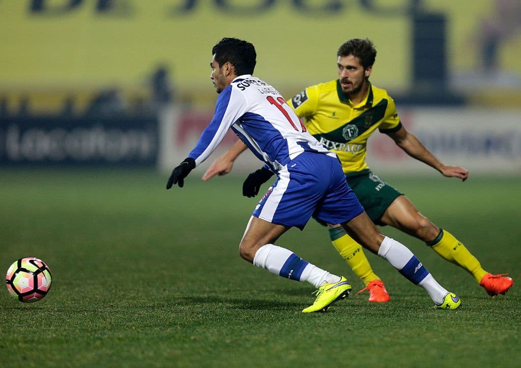 Porto se aleja del Benfica del Benfica.