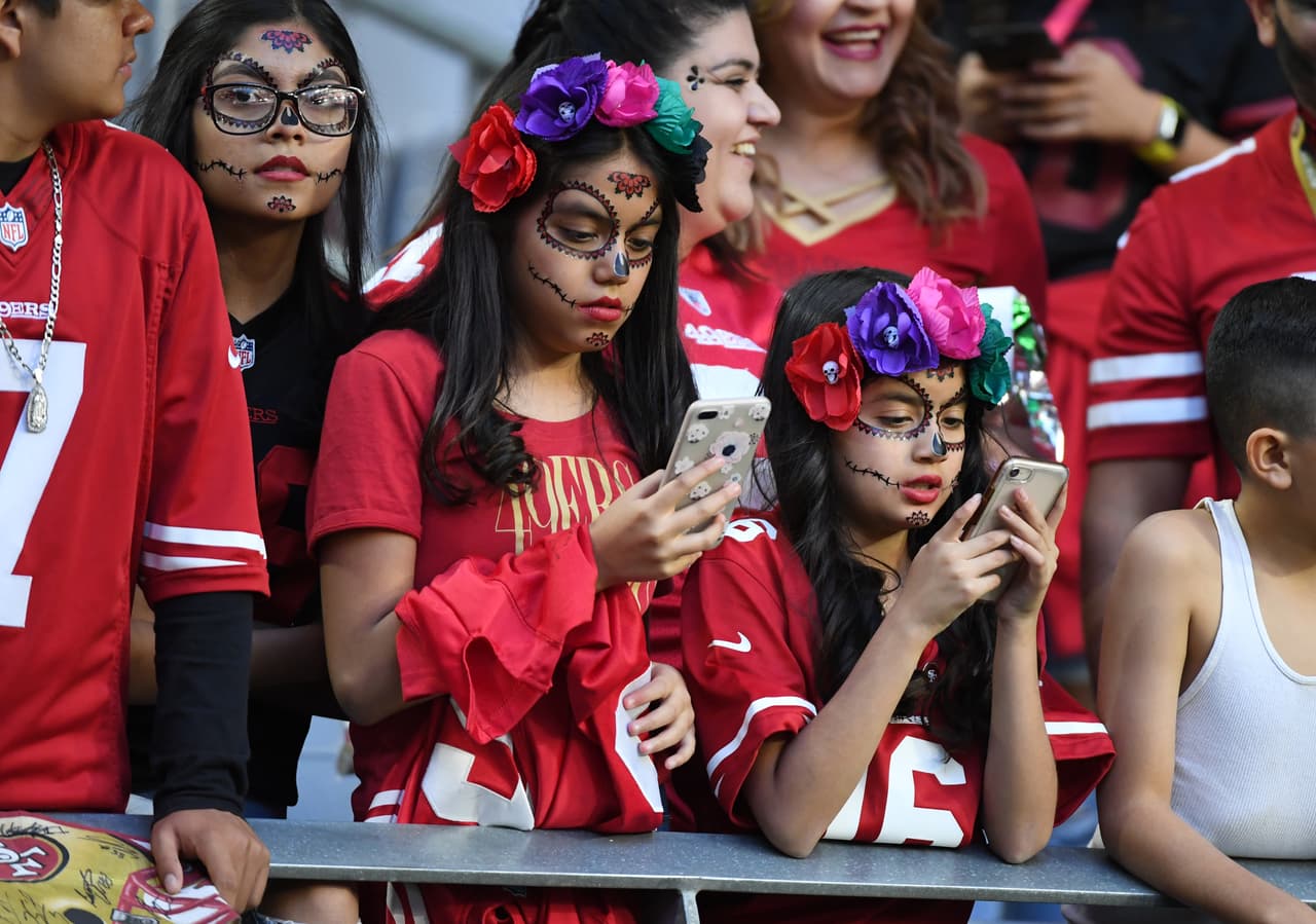 Los niños deben mantenerse al menos a 3 pies de distancia de cualquier cosa que pueda calentarse. Mantenga los mangos y cualquier cosa caliente fuera de su alcance.
<br>
