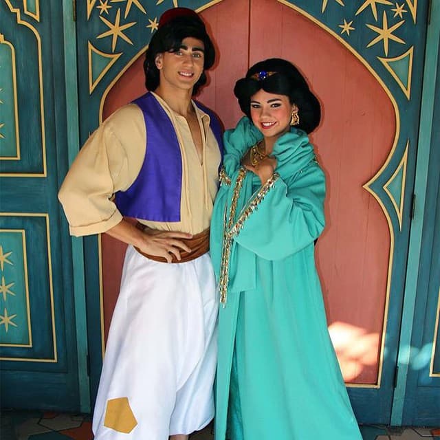 Esto le permitió agarrar fuerzas y valentía para ir a Disney en Orlando y pedir trabajo, algo que finalmente consiguió, interpretando el papel de Jazmín, la pareja de Aladdín.