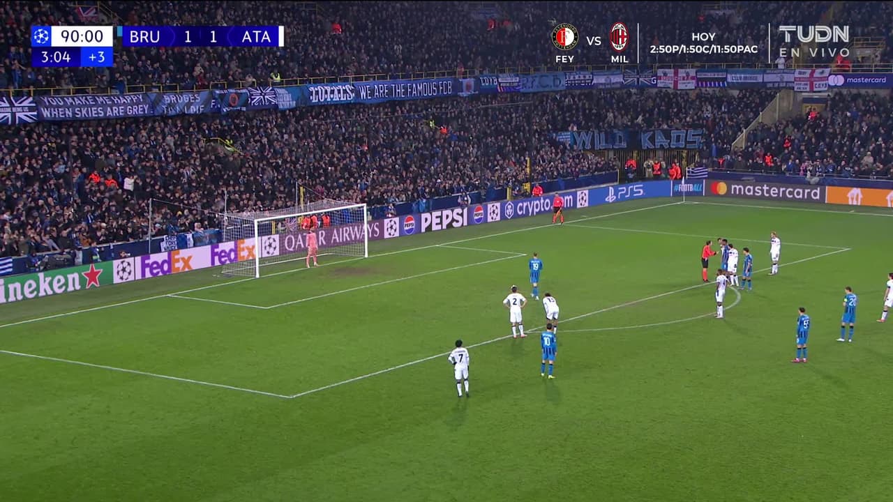 ¡GOL!  anota para Club Brugge. Gustaf Nilsson